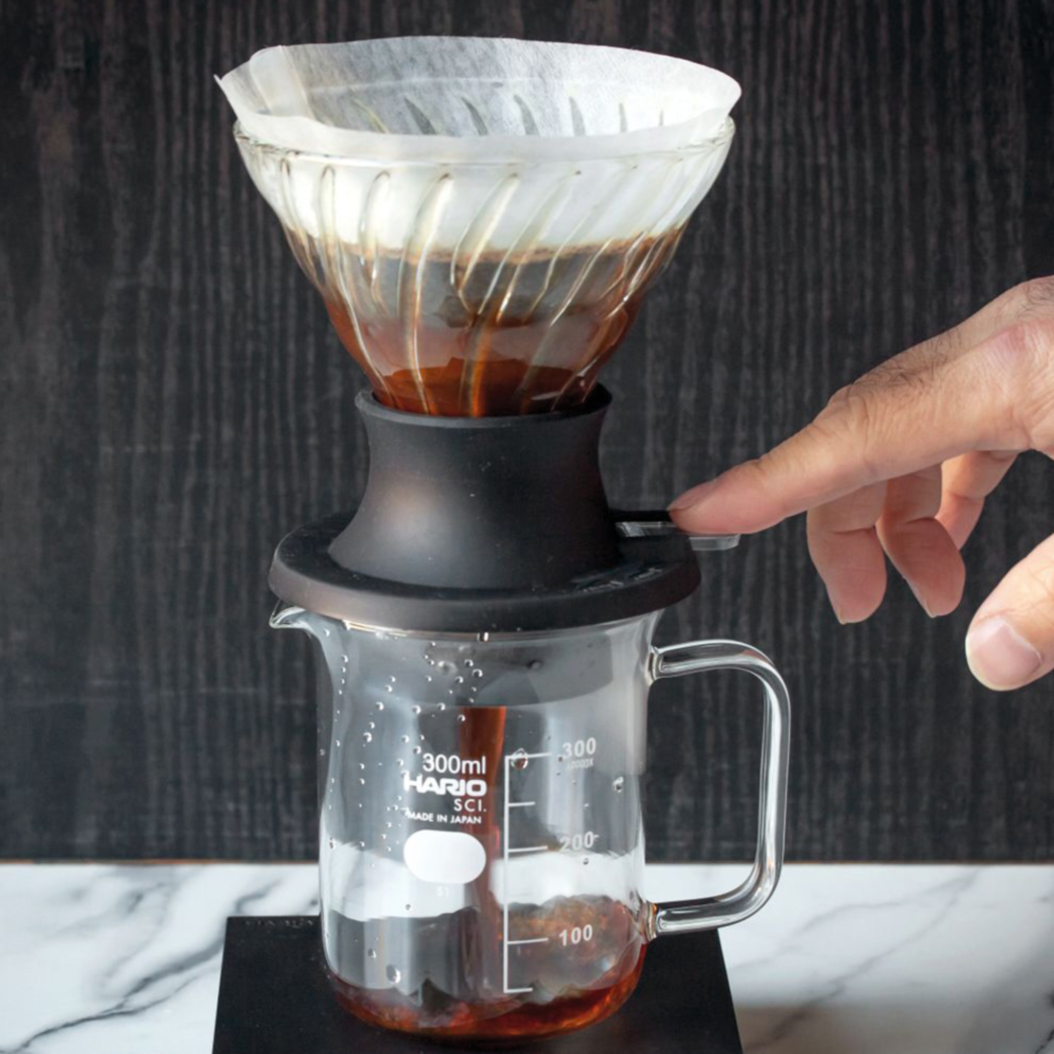 Hario V60 Immersion Dripper Switch 02 – Glass (1–4 Cups)